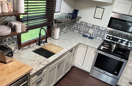 Galloway Cabin | Perfect WI Lakeside Retreat for All Seasons!Classic Lake House w/ Modern Updates