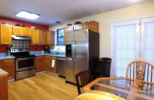 Nashville House | Perfect Writer's retreat: Peaceful and a half mile walk to Percy Priest Lake!