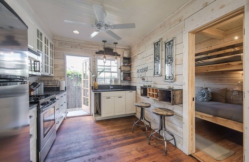 Mission Beach Cottage | Perfection! Beautiful fully remodeled cottage w/AC, view, and steps to the sand!