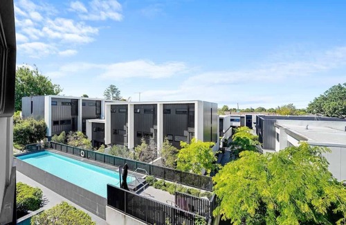 Armadale Apartment | Perfectly Located Executive 1BR at Caulfield North