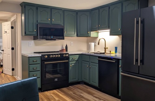 Augusta Apartment | Perfectly Located 1 Bedroom, newly remodeled