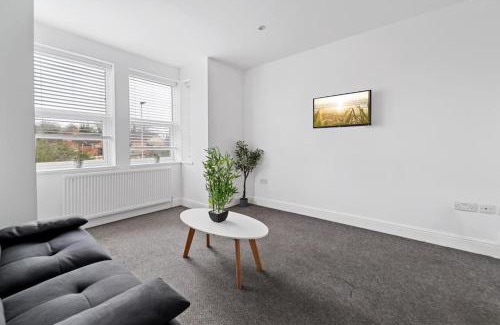 Peterborough Apartment | Perfectly Located 2-Bed w/ Free Private Parking