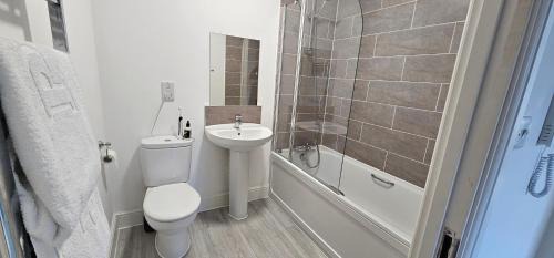 Atlantic Wharf Apartment | Perfectly located, bright apartment