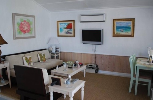 Hope Town Cottage | Perfectly Located, in Picturesque Heart of Hope Town with Dock