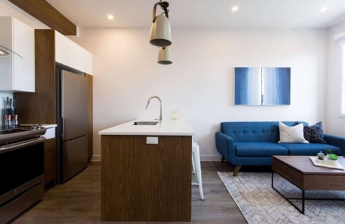 Mile End Apartment | Perfectly Located Mile End 2 Bdr Unit by Denstays