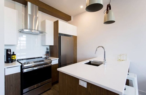 Mile End Apartment | Perfectly Located Mile End 2 Bdr Unit by Denstays