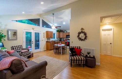 Sylva Cabin | Perfectly Located Mountain Cabin with Breathtaking, Long Range Views!