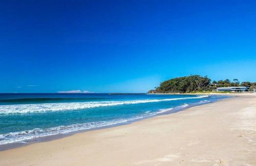 Mollymook Beach Apartment | Perfectly Positioned Across From Mollymook Beach