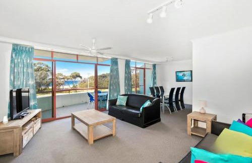 Mollymook Beach Apartment | Perfectly Positioned Across From Mollymook Beach