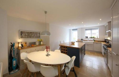Cathays House | Perfectly Positioned Pad
