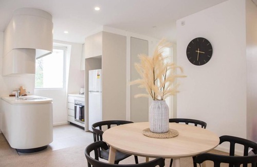 Pyrmont Apartment | 'Perfectly Pyrmont' Sun-drenched Nordic Simplicity