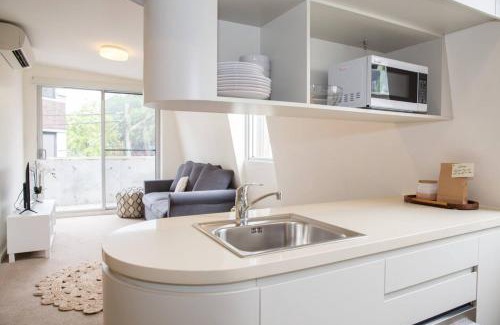 Pyrmont Apartment | 'Perfectly Pyrmont' Sun-drenched Nordic Simplicity