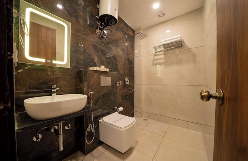 Tapovan Hotel | Perfectstayz Premium Mystic falls near Secret Waterfall
