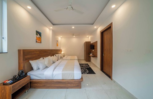 Tapovan Hotel | Perfectstayz Premium Mystic falls near Secret Waterfall