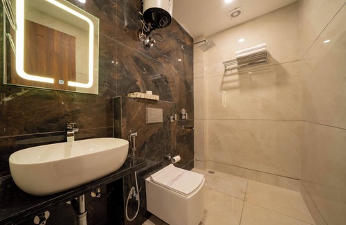 Tapovan Hotel | Perfectstayz Premium Mystic falls near Secret Waterfall