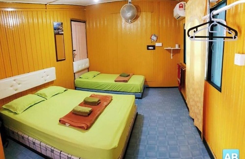 Kampung Pasir Hantu Hotel | Perhentian AB Guesthouse