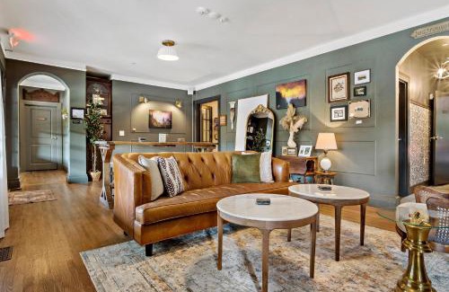 Black Mountain Hotel | Peri Social House