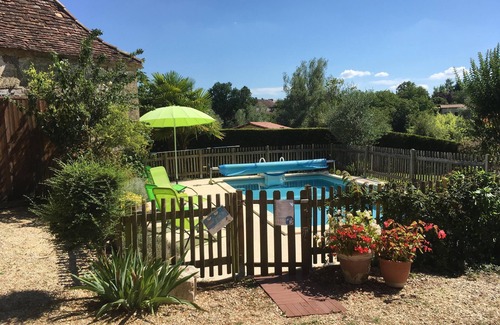 Faux House | Perigord farmhouse with 3000m2 wooded park and secure private pool