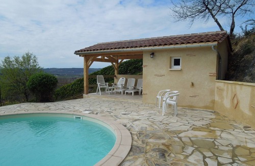 Bezenac House | Perigordine villa with panoramic view and heated pool
