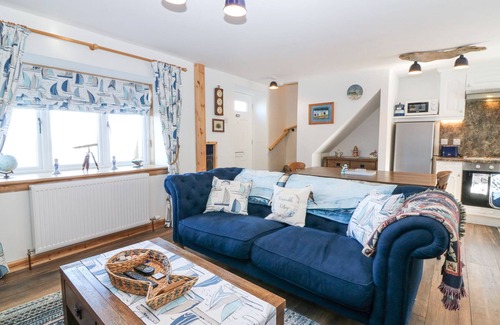 Banff Cottage | PERIWINKLE COTTAGE, pet friendly, country holiday cottage in Banff