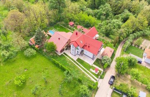 Albestii Paminteni House | Perla Argesului, Ciubar, Piscina, Lift, Gratar, Cabana, Pensiune, Hotel Cazare Transfăgarasan Curtea de Arges