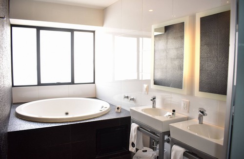 Downtown Guadalajara Hotel | Perla Central Hotel