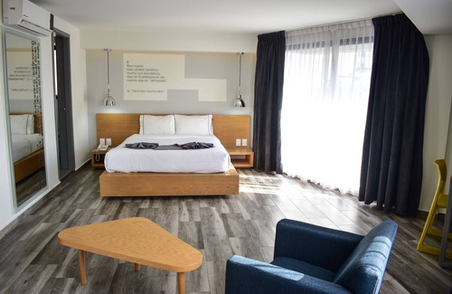 Downtown Guadalajara Hotel | Perla Central Hotel
