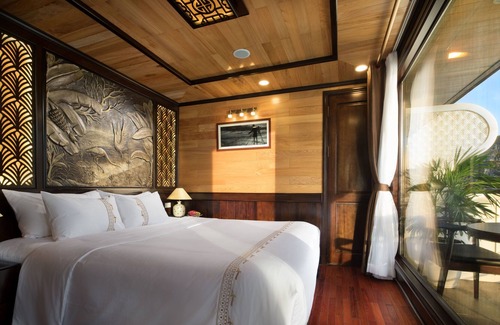 Hai Phong Boat Rental | Perla Dawn Sails