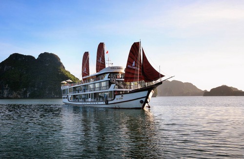 Hai Phong Boat Rental | Perla Dawn Sails