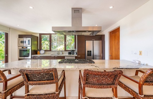 Emiliano Zapata Villa | Perla in Porta Fortuna by Personal Villas - Beautiful Pool and Ocean Views
