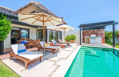 Emiliano Zapata Villa | Perla in Porta Fortuna by Personal Villas - Beautiful Pool and Ocean Views