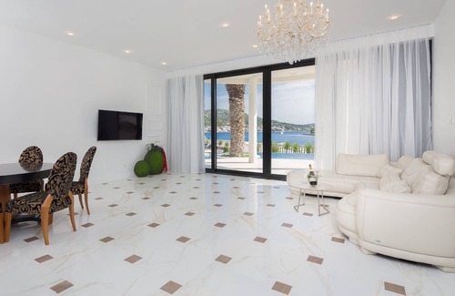 Rogoznica Resort | PERLA RESORT LUXURY APARTMENTS LOCATED ON CHARMING BEACH IN ROGOZNICA CROATIA