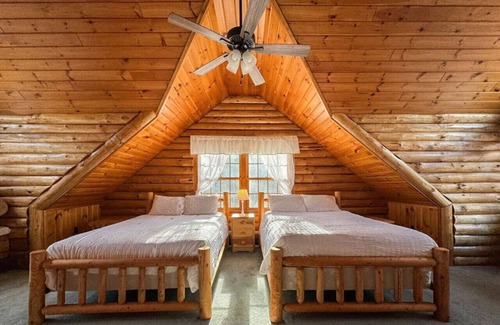 Denmark House | Perley Mills | Private Pond | Hot Tub | Theater