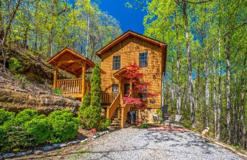 Sevierville House | PERMANENT VACATION-Private Honeymoon Cabin with Hot Tub