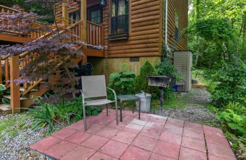 Sevierville House | PERMANENT VACATION-Private Honeymoon Cabin with Hot Tub