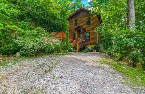 Sevierville House | PERMANENT VACATION-Private Honeymoon Cabin with Hot Tub