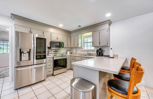 Perry House | Perry Family Home on 2 Acres w/Private Pool