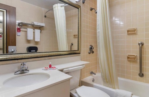 Perry Hotel | Perry Inn & Suites By Capital O National Fairground GA I 75