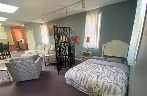 Perrysburg Apartment | Perrysburg Purple Penthouse- Downtown Area Loft
