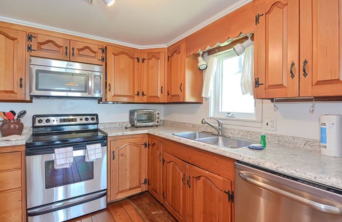 Gloucester House | Perrywinkle: Waterfront on Rocky Neck