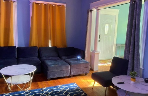 New Britain House | Personal Lounge Experience