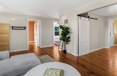 Columbia City House | PERU HOUSE: Dreamy, colorful Seattle home with easy access to everywhere!