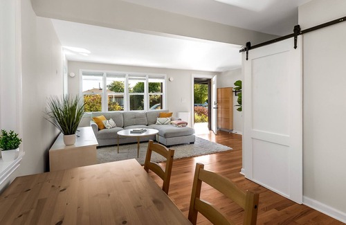 Columbia City House | PERU HOUSE: Dreamy, colorful Seattle home with easy access to everywhere!