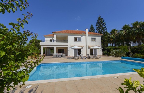Pervolia Villa | Pervolia Nirides Seaside Mansion 7