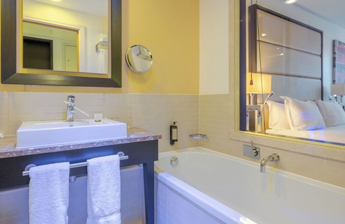 Queenstown Hotel | Pestana Chelsea Bridge Hotel & SPA