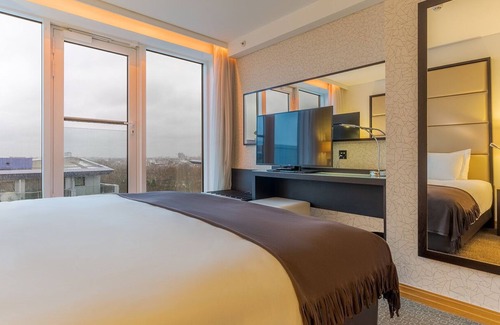 Queenstown Hotel | Pestana Chelsea Bridge Hotel & SPA