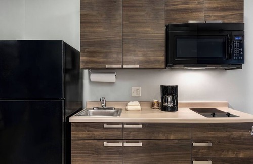 Huntersville Hotel | Pet & Family-Friendly Room w/Kitchenette & Grilling Pavilion