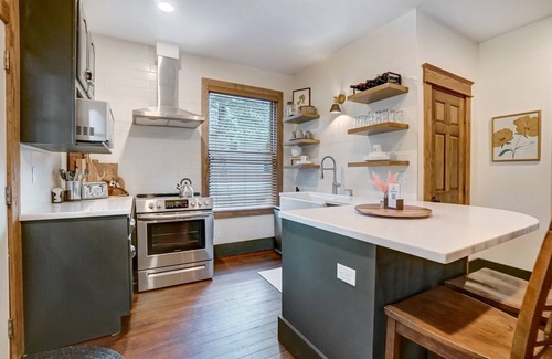 New Haven House | Pet/Family Friendly Home for 9+