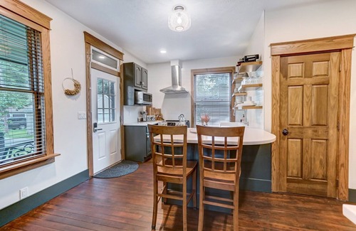 New Haven House | Pet/Family Friendly Home for 9+