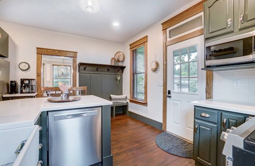 New Haven House | Pet/Family Friendly Home w/Master Loft